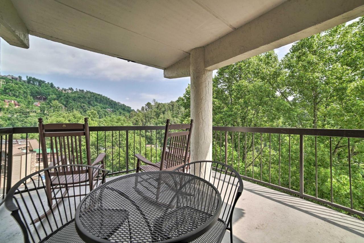 Gatlinburg Condo With Smoky Views Walk To Town! Exterior photo